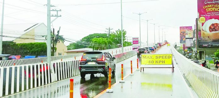 A week after Ungka flyover partially reopened, Department of Public Works and Highways Region 6 said the P100-million initial rectification fund from the central office is ready for release. Private vehicles mostly use the flyover, easing the traffic below for public utility vehicles. AJ PALCULLO/PN