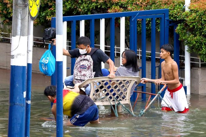 Pedestrians ride a makeshift cart to cross a flooded area along España Boulevard near Maceda Street in Manila. Recent weather disturbances Tropical Depression Ineng (international name: Yun-Yeung); Typhoons Hanna (international name: Haiku) and Goring (international name: Saola), and the boosted southwest monsoon – locally known as habagat – has affected 1,086,837 individuals or 292,111 families, government data showed. PNA