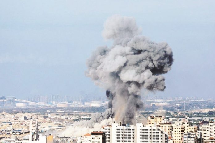 Smoke rises following Israeli strikes in Gaza, October 7, 2023. REUTERS/MOHAMMED SALEM PHOTO