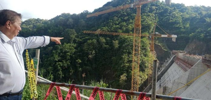 Former senator Franklin Drilon inspects the status of the Jalaur High Dam construction in barangays Agcalaga and Alibunan, Calinog, Iloilo. To date, the Jalaur High Dam, the reservoir dam of the project which is expected to store volume of water estimated at 250.70 million cubic meters, is already 106-meter high out of its structural height of 109 meters. IME SORNITO/PN