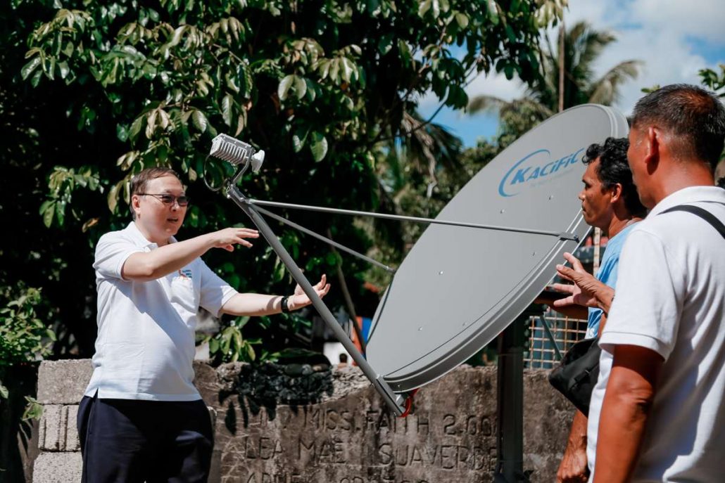 DICT Secretary Ivan Uy, on-ground at North Luzon, spoke to installers and communities about the role of satellite technology and its importance in achieving better connectivity and digital inclusivity in GIDA.