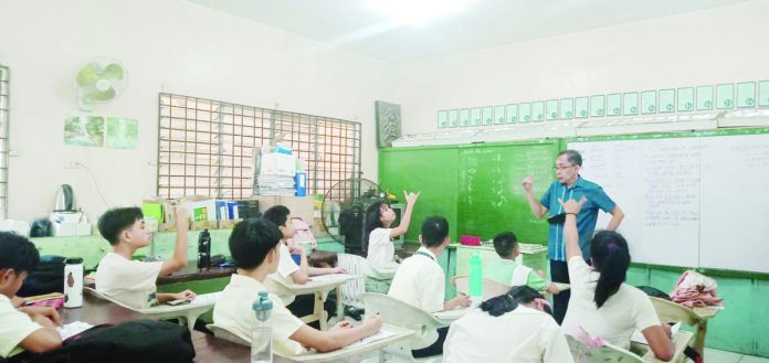 Jose Gellang teaches Grade 5 learners with hearing impairments at Special Education-Integrated School for Exceptional Children in Iloilo City. PN PHOTO