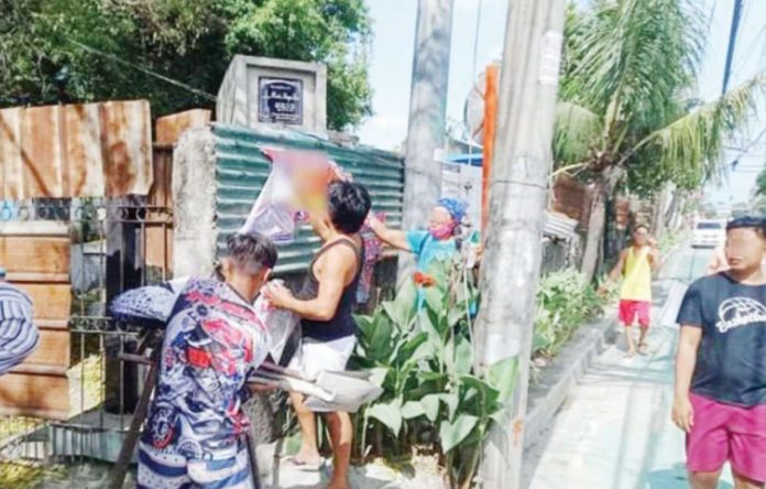 Iloilo City Environment and Natural Resources Office personnel take down illegally posted campaign materials in this file photo. The Commission on Elections says among those off-limits to campaign materials are electric and lamp posts. CENRO Iloilo City