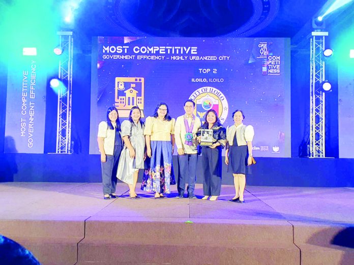 MOST COMPETITIVE: Velma Lao (2nd from right), head of Iloilo City’s Local Economic Development and Investment Promotion (LEDIP) office, and Project Development Officer Lea Lara (3rd from left) receive the city’s awards on behalf of Mayor Jerry Treñas during the Cities and Municipalities Competitiveness Index conferment ceremony on Sept. 28, 2023. They were joined by ARTA Secretary Ernesto Perez (4th from left), DTI-6 assistant regional director Rachel Nufable (rightmost), Industry Development Division OIC Chief Mary Jade Gonzales (leftmost), and Industry Development Specialist Andrea Reyes (2nd from left).