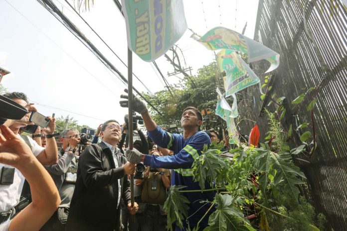 Commission on Elections chairperson George Erwin Garcia (center) leads the “Operation Baklas” (dismantling) of illegal campaign materials of Barangay and Sangguniang Kabataan Elections candidates along Oroquieta Street corner Recto Avenue in Manila. Most of the campaign materials removed are hanging from electric posts and wires. PNA