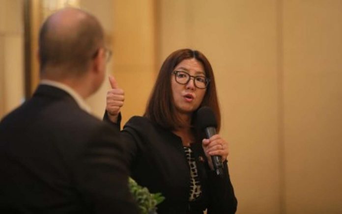 Australian Ambassador to the Philippines Hae Kyong Yu PSM (right) graces the Makati Business Club forum held at Fairmont Hotel in Makati City on Oct. 24. The Australian government is establishing an Investment Deal Team in the Philippines. PNA PHOTO BY AVITO DALAN