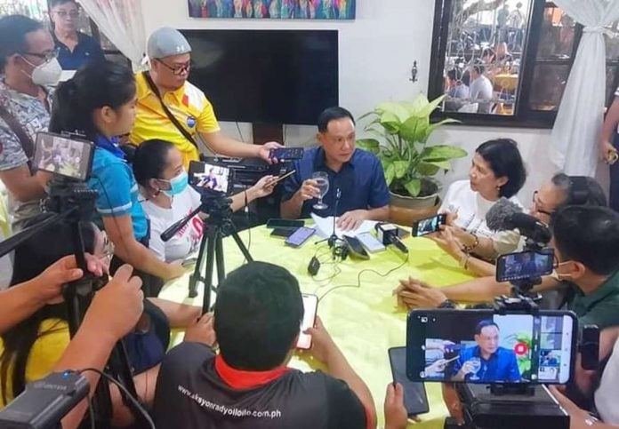 Gov. Arthur Defensor Jr., in a press conference on Thursday, Oct. 12, assures Ilonggos that the Iloilo provincial government is closely monitoring the situation in Israel and ready to help affected Ilonggo overseas Filipino workers through Operation Bulig Ilonggo Migrants Desk.