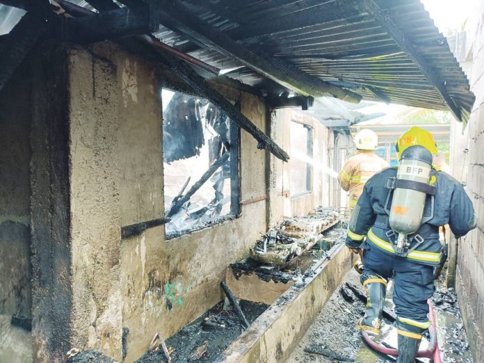 Two neighboring homes in Jaro, Iloilo City caught fire on Tuesday morning, Oct. 17. AJ PALCULLO/PN