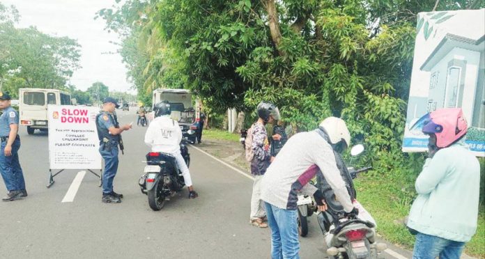 Around 5,684 security personnel from the Philippine National Police, Philippine Army and other law enforcement units will secure the barangay and Sangguniang Kabataan elections in Negros Occidental. Photo shows policemen manning a Commission on Elections checkpoint in Silay City. SILAY CITY PNP PHOTO