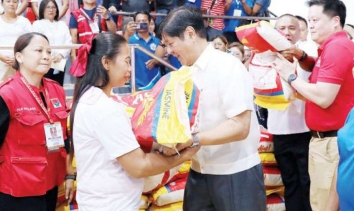 President Ferdinand "Bongbong" Marcos Jr. leads the distribution premium rice to Pantawid Pamilyang Pilipino Program beneficiaries Siargao Island, Surigao del Norte on Sept. 29, as part of the governmen efforts to provide sufficient food to every Filipino. PNA photo by Alfred Frias