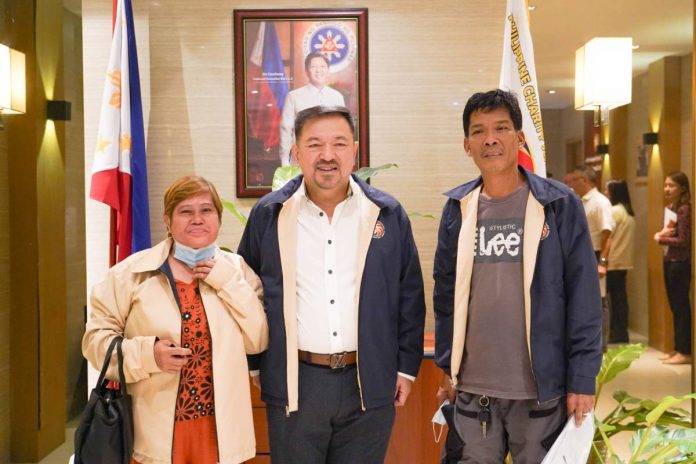 Lotto winner Antonio Mendoza and his wife meet with PCSO General Manager Melquiades Robles at the PCSO Main Office in Mandaluyong City on Oct. 25, 2023 regarding the claiming of his winnings in the Lotto 6/42 drawn on Oct. 2, 2014, which was delayed for nine years due to damaged ticket.