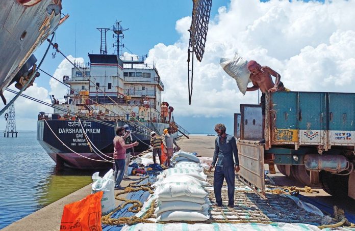 Laborers unload rice bags from a supply truck at India's main rice port at Kakinada Anchorage in Andhra Pradesh. India would be supplying 295,000 tonnes of non-basmati white rice to the Philippines. REUTERS/RAJENDRA JADHAV PHOTO