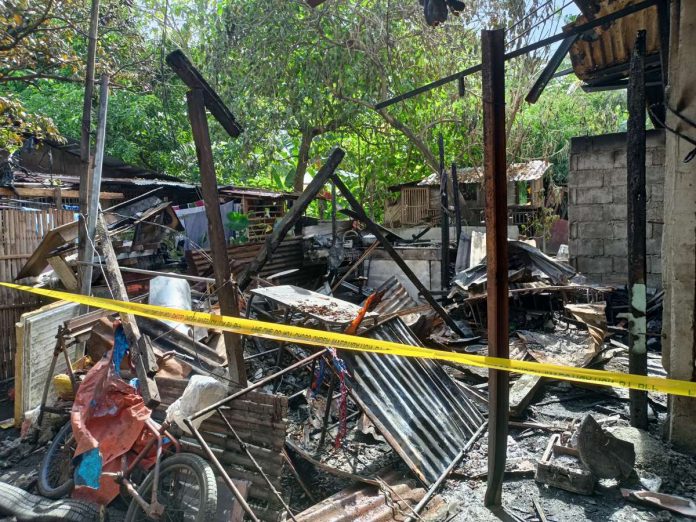 Firefighters respond to a blaze on Sunday, Nov. 5, that engulfed three houses in Barangay Caingin, La Paz, Iloilo City resulting in P35,000 in damages. AJ PALCULLO/PN