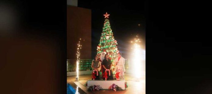 The Ceremonial Lighting of the Christmas tree led by SM Hotels & Conventions Corp Executive Vice President Ms. Peggy Angeles, Bacolod City Councilor Em Ang on behalf of Bacolod City Mayor Hon. Albee Benitez and Park Inn by Radisson Bacolod General Manager Sherwin Lucas.