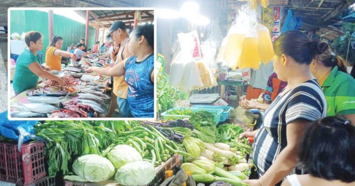 The Department of Agriculture Region 6 advises consumers to opt for budget-friendly vegetables and fishery products for Christmas and New Year celebrations. Photo shows a vegetable stall in Barangay Tigum, Pavia, Iloilo.  AJ PALCULLO/PN