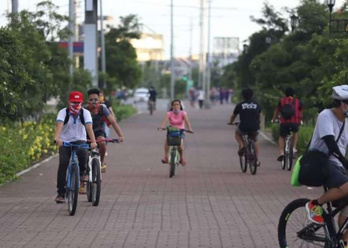 Around 3,000 bike enthusiasts from around the country are expected to converge in Iloilo City for the National Bike Day Awards and Recognition from Nov. 24 to 26. Photo shows bikers traversing one of the city’s bike lanes. ILOILO CITY GOVERNMENT PHOTO