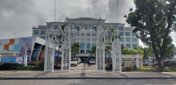 A castle-like structure has already caught the attention of Ilonggos, sans the Christmas lights. The Iloilo provincial government said it is just one added attraction for brighter and more family-friendly provincial capitol grounds. PN PHOTO