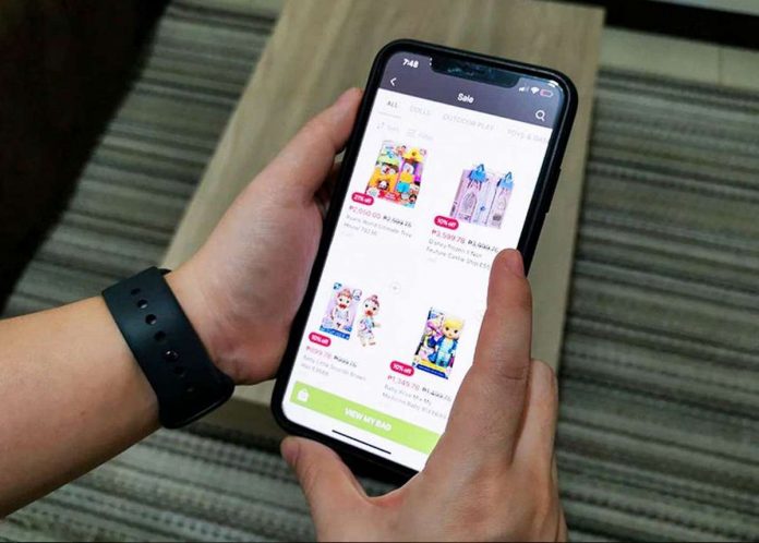 A Filipino consumer is using his mobile phone to shop for essentials during the community quarantine period in the Philippines. ALEX CORPUZ, ABS-CBN NEWS/FILE PHOTO