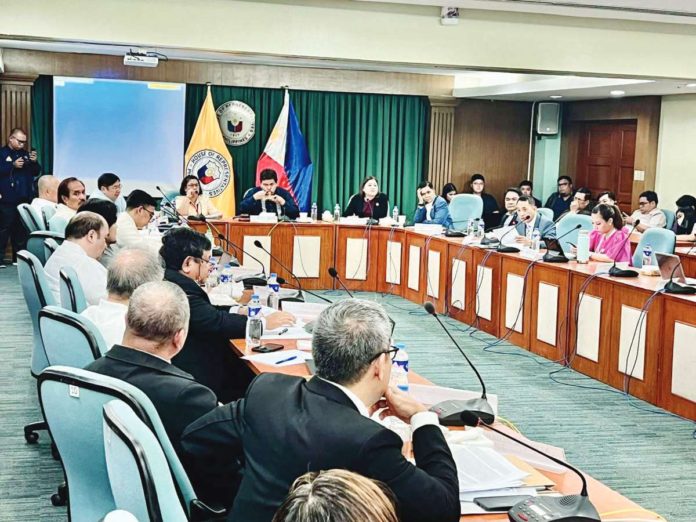 The House committee on legislative franchises gives its stamp of approval to the franchise of Negros Electric and Power Corporation – a move that is expected to eventually result in the improvement of power distribution service in central Negros Occidental.