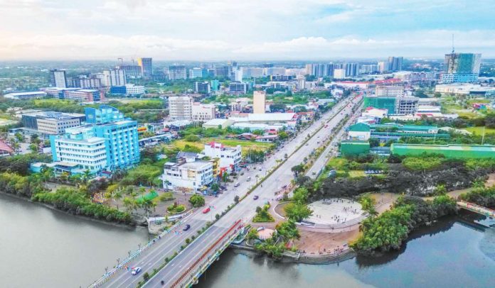 BEST FOR BUSINESS. Iloilo City is an investment hotspot, with its rich pool of skilled human resources and extensive infrastructure that facilitates business growth. These provide opportunities to grow investments, says Mayor Jerry P. Treñas who also serves as chairman of the Metro Iloilo- Guimaras Economic Development Council.