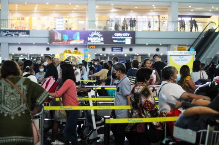 Passengers queue at the Ninoy Aquino International Airport. The Bureau of Immigration has uncovered an emerging trafficking scheme being carried out at the airport. INQUIRER.NET FILES