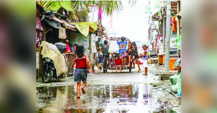 Children play near the breakwater at the BASECO Compound in Tondo, Manila. JONATHAN CELLONA/ABS-CBN NEWS FILE PHOTO