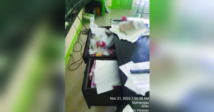 Unidentified burglars ransack 15 classrooms at the Dacutan Elementary School in Dumangas, Iloilo on Tuesday, Nov. 21, by breaking the barrel bolts and padlocks. DUMANGAS MUNICIPAL POLICE STATION PHOTOS