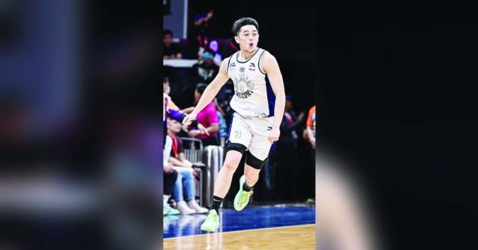 Adamson University Falcons’ Matthew Montebon celebrates after connecting a game-winning triple against University of the East Red Warriors. UAAP PHOTO