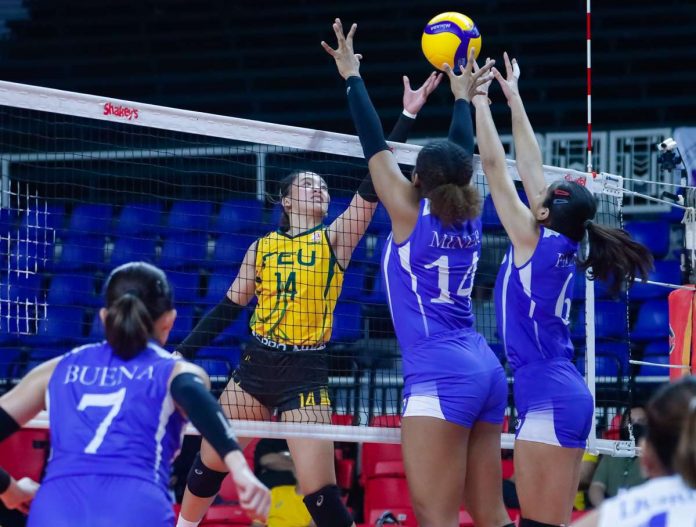 Negrense Kiesha Bedonia of Far Eastern University Lady Tamaraws battles with Ateneo de Manila University Blue Eagles’ Alexa Miner and Mitzi Pacia. PHOTO COURTESY OF SSL