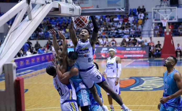 Magnolia Chicken Timplados Hotshots’ Tyler Bey skies for a two-handed dunk. PBA PHOTO