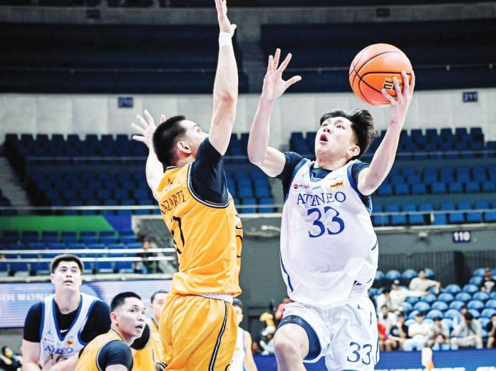 Negrense Raffy Celis of Ateneo de Manila University Blue Eagles attempts to score against Ivan Lazarte of University of Santo Tomas Growling Tigers. UAAP PHOTO