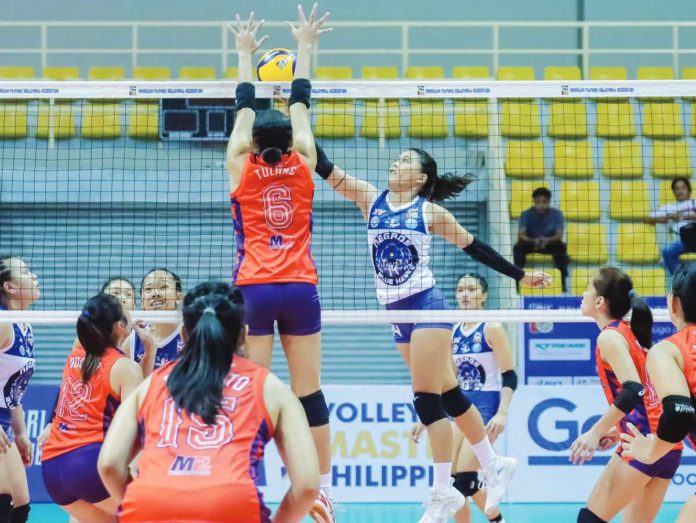 Negros ICC Blue Hawks’ Angel Mae Habacon attempts to score against Nasipit Lady Spikers’ Janeth Tulang. MPVA PHOTO