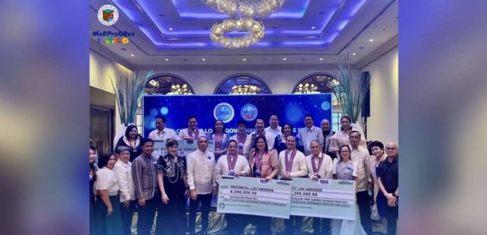 The Iloilo provincial government led by Gov. Arthur Defensor Jr. secured its sixth Seal of Good Local Governance award from the Department of Interior and Local Government.