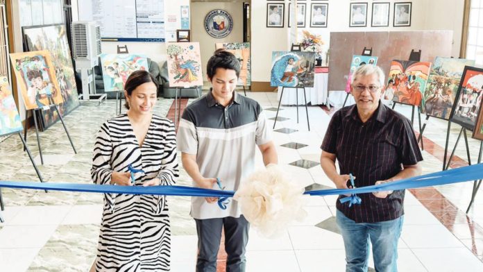 (From left) Victorias Milling Company (VMC) Foundation executive director Anne Tiongco, Victorias City’s Mayor Javier Miguel Benitez and VMC president Linley Retirado lead the opening of VMC Exhibit 2023 at the second floor lobby of Victorias City Hall on Dec. 17. RONNIE J. BALDONADO PHOTO FROM VICTORIAS CITY INFORMATION OFFICE FB