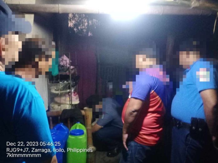 Elements of Zarraga Municipal Police Station found 29 sachets of suspected shabu worth P442,000 during the implementation of a search warrant in Barangay Poblacion Ilaud, Zarraga, Iloilo on Dec. 22. PRO-6 PHOTO