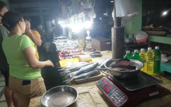 FISH SUFFICIENCY. A fish vendor at the Sibalom Public Market in Antique attends to her customers. Alette Gayatin, Senior Aquaculturist at the Office of the Provincial Agriculturist, said the province has sufficient fish production, owing to government interventions for the fisherfolk. ANNABEL CONSUELO J. PETINGLAY/PNA