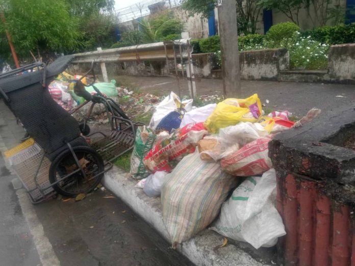 The Iloilo City Environment and Natural Resources Office collected garbage on San Pedro Street in City Proper district on Dec. 25. NEIL RAVENA PHOTO