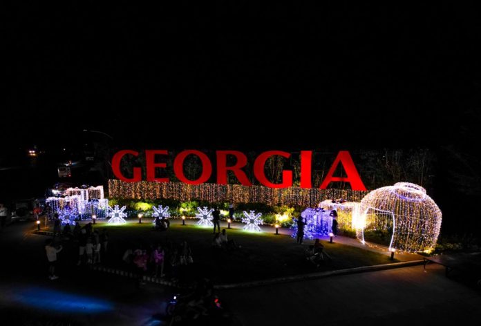 Georgia, Vista Land's prime development in Iloilo, officially kicked off the holiday season with the lighting of its iconic estate marker.