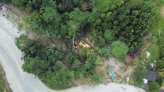 This drone shot shows the “killer curve” in Barangay Igbucagay, Hamtic, Antique where the Ceres bus overshot a concrete barrier and plunged into a ravine on Dec. 5, 2023. MELMAR DELA CRUZ/K5 NEWS FM ILOILO PHOTO