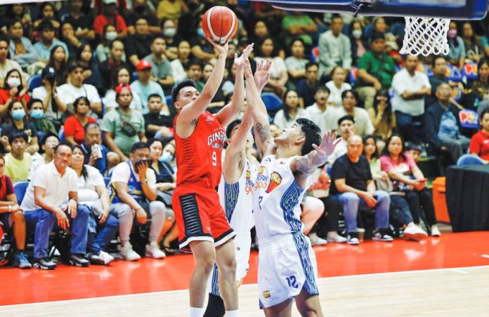 Barangay Ginebra San Miguel Kings’ Earl Scottie Thompson pulls up for a basket against the defense of TNT Tropang Giga’s Glenn Khobuntin. PBA PHOTO