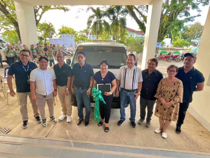 Palm Concepcion Power Corporation (PCPC) again extended a helping hand to the Municipality of Concepcion, Iloilo. The focal point of this generosity was the turnover on Oct. 24, 2023 of a brand-new van, a vehicle earmarked to fortify the logistical and transportation needs of the municipality. The turnover ceremony was presided over by PCPC officials including Rene Marlon Castigador, Plant Manager; Noel Dorego, Corporate Affairs Manager; Ace Escaniel, Security Head, and other members of the Corporate Affairs Group.