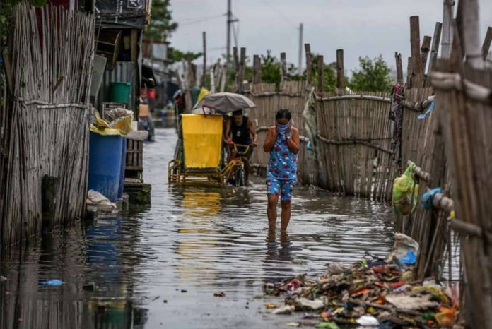 Trash is strewn on the street at the Baseco Compound in Port Area, Manila in this file photo. JONATHAN CELLONA, ABS-CBN NEWS/FILE PHOTO