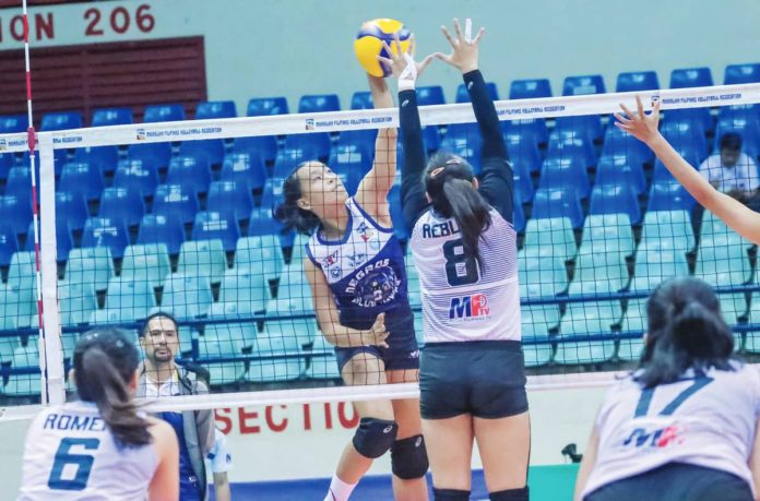 Negros ICC Blue Hawks’ Gelah Marie Lopez scores against the defense of Marikina Lady Shoemasters’ Justine Rebleza. PHOTO COURTESY OF MPVA