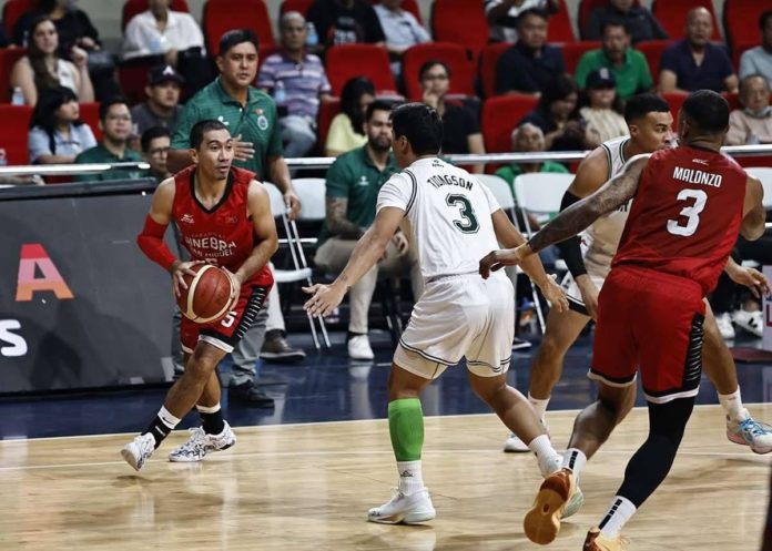 Barangay Ginebra San Miguel Kings’ LA Tenorio looks to pass the ball while being defended by Terrafirma Dyip’s Juan Miguel Tiongson. PBA PHOTO