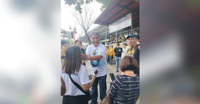 Mayor Salvador Escalante Jr. of Cadis City, Negros Occidental led the smudging of paint, or lamhitanay, at the judging area before the tribal street dance competition in celebration of the 50th Dinagsa Festival on Sunday, Jan. 28.