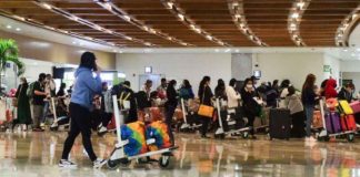 Passengers arrive at the Ninoy Aquino International Airport Terminal 1 in Pasay City. MARK DEMAYO/ABS-CBN NEWS/FILE PHOTO