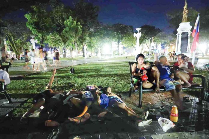 Due to the prolonged blackout, residents seeking cooler environments flock to Jaro Plaza in Jaro, Iloilo City on Wednesday night, Jan. 3. ILOILO CITY MAYOR’S OFFICE PHOTO