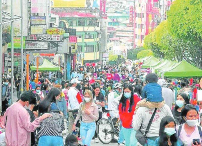 A latest salary survey showed 44 percent of employers expressed the intent to provide 6-percent to 10-percent salary increase this year while 34 percent said they intend to make an upward adjustment of 1 percent to 5 percent. Photo shows the Sunday crowd in Baguio City, the trade and economic center of the Cordillera region. FILE PHOTO BY EV ESPIRITU / INQUIRER NORTHERN LUZON)