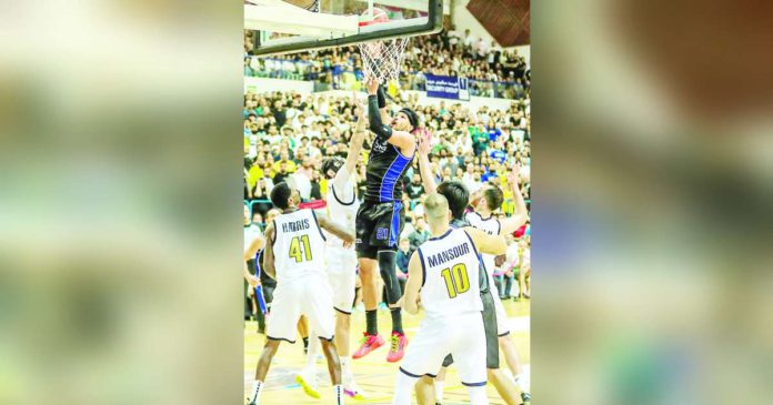 Strong Group Athletics-Philippines’ Andre Roberson attacks the defense of Al-Riyadi for a layup. PHOTO COURTESY OF UAE BASKETBALL