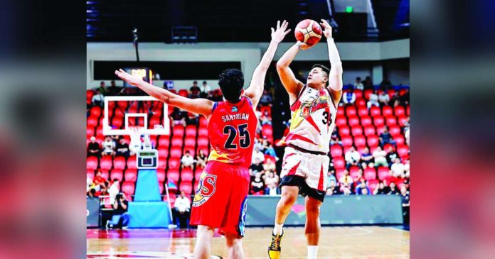 Ilonggo Jericho Cruz of San Miguel Beermen attempts a fall away shot against the defense of Rain or Shine Elasto Painters’ Leonard Santillan. PBA PHOTO